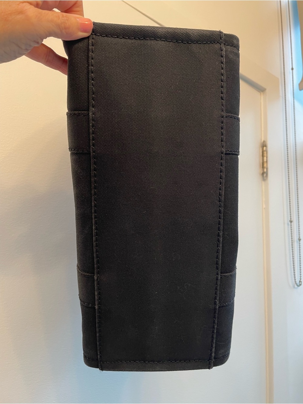 Marc Jacobs Black 'The Tote Bag' Messenger Tote Medium with Extra Logo Strap - Picture 10 of 16